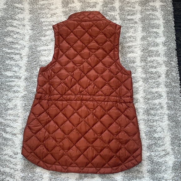 NWOT - WHISPER FEATHERLESS PUFFER VEST - Picture 2 of 3